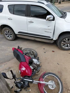Motociclista fica ferido em colisão com carro em Presidente Getúlio