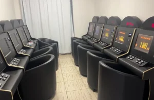 Polícia Civil apreende 18 máquinas caça-níqueis em residência de Blumenau