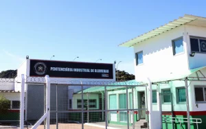 Polícia Civil identifica outros três envolvidos em morte de detento dentro de penitenciária de Blumenau