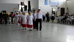 Festa da melhor idade reúne grupos de Presidente Getúlio