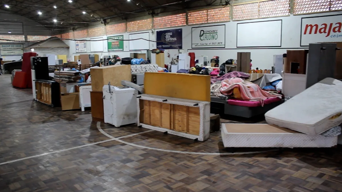 Sequência 01.00 08 27 03.quadro037
