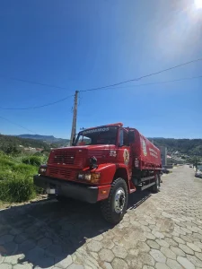 Bombeiros atendem incêndio em vegetação no Centro de Presidente Getúlio