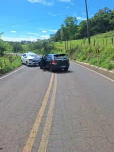 Homem morre e três pessoas ficam feridas em colisão frontal na SC-283