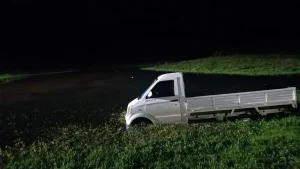 Veículo vai parar dentro de lago e homem fica ferido em Taió