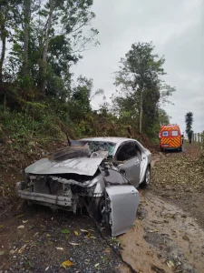 Acidente na SC-350 deixa motorista ferida em Ituporanga