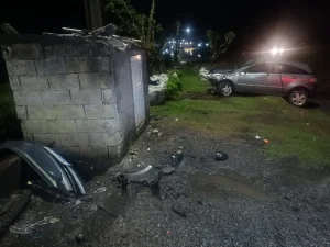Mulher fica ferida após capotar, na BR-470, em Pouso Redondo