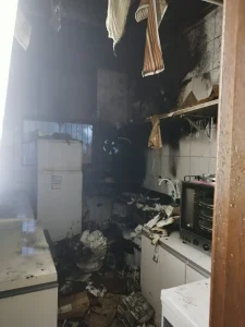 Cozinha de posto de combustível sofre danos em incêndio, no Fundo Canoas, em Rio do Sul