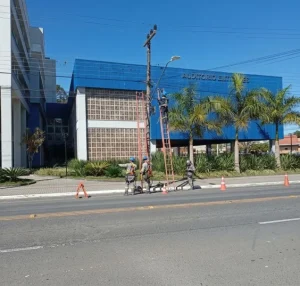 Projeto Limpa Fios conclui organização da rede aérea na Rua XV de Novembro, em Rio do Sul
