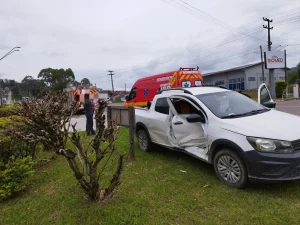 Homem fica ferido em colisão entre carros, na BR-470, em Rio do Sul