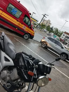Motociclista é conduzido ao pronto-socorro após acidente com carro em Taió