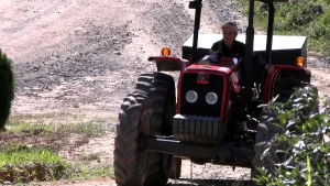 Agricultora “Raiz”.  De olho na tecnologia, ela até pilota drone