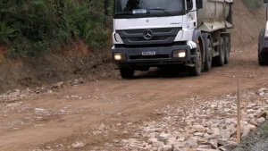 Asfalto a caminho do interior de Agronômica