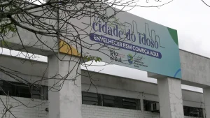 Currículo na mão: é hora de buscar uma vaga!