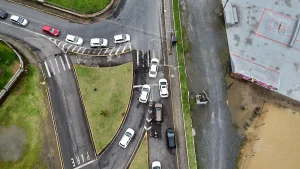Transitar sobre faixas de canalização gera autuações