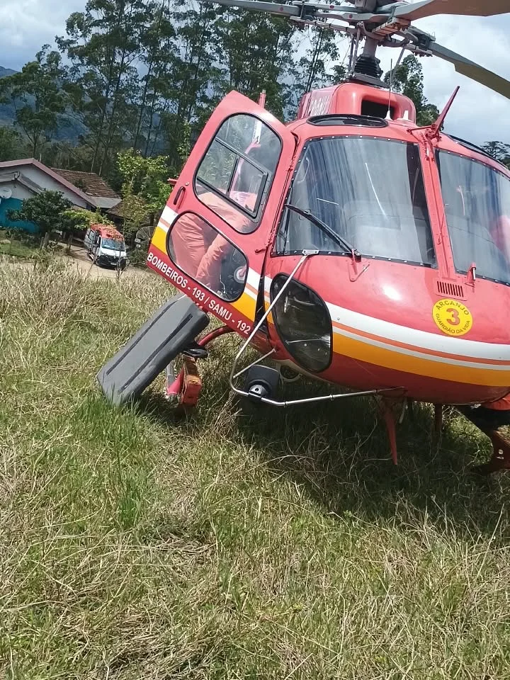 Samu De Ibirama E Arcanjo 03 Atuam Em Conjunto No Atendimento A Vítima De Acidente Com Máquina A