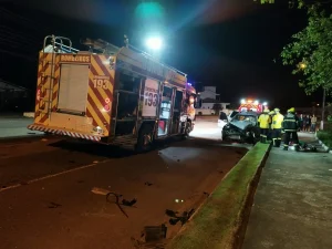 Acidente entre carro e carreta é registrado durante a madrugada na SC-350 em Aurora
