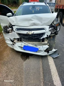 Engavetamento envolve três carros na BR-470 em Apiúna