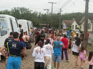 Super-heróis espalham alegria em Rio do Sul