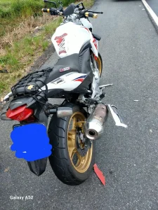 Motociclista fica ferido em acidente com carro na BR-470, em Rodeio