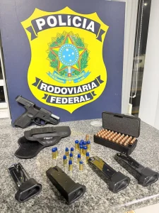 Três homens são presos com armas e mais de 120 munições na BR-101
