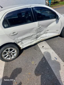Colisão entre dois carros deixa mulher ferida na BR-470, em Ascurra