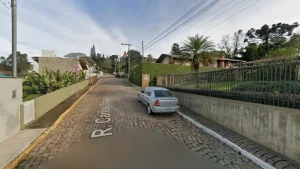 Obra de esgoto altera trânsito próximo ao Colégio Ruy Barbosa, no bairro Sumaré