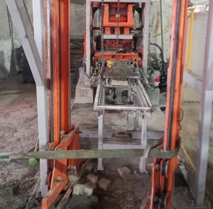 Trabalhador fica ferido após ser prensado por máquina em Palhoça