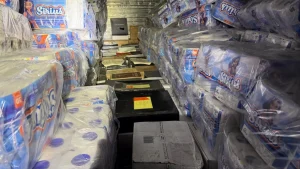 Receita Federal apreende mais de 5 mil garrafas de vinho argentino escondidas em carga de papel higiênico em Apiúna