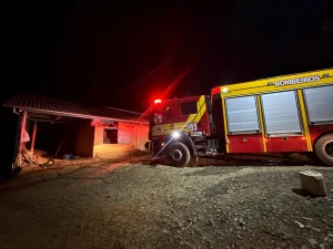 Incêndio em estufa de fumo mobiliza bombeiros e Defesa Civil em Laurentino