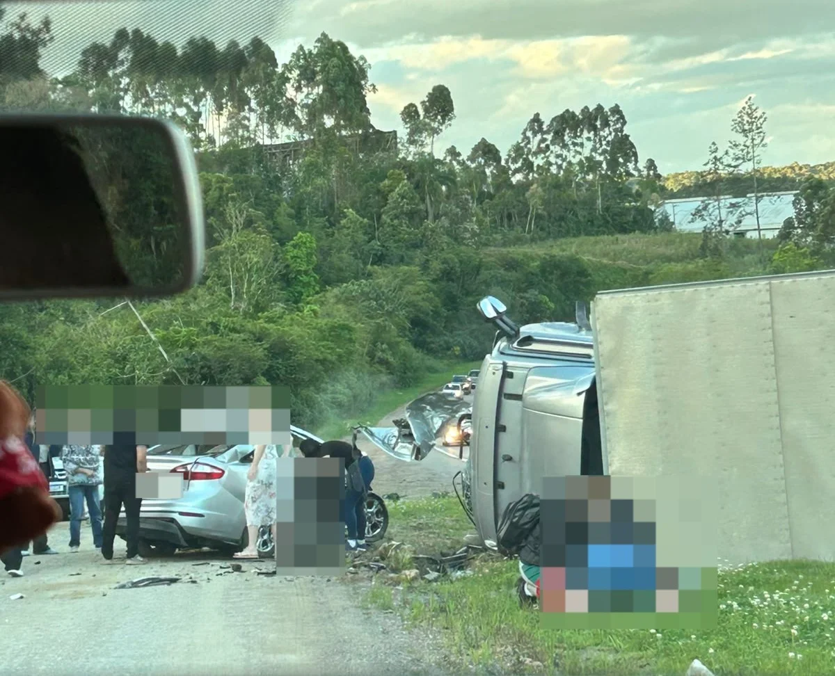 Grave acidente deixa três mortos e mobiliza equipes de resgate na BR-470 em Lontras